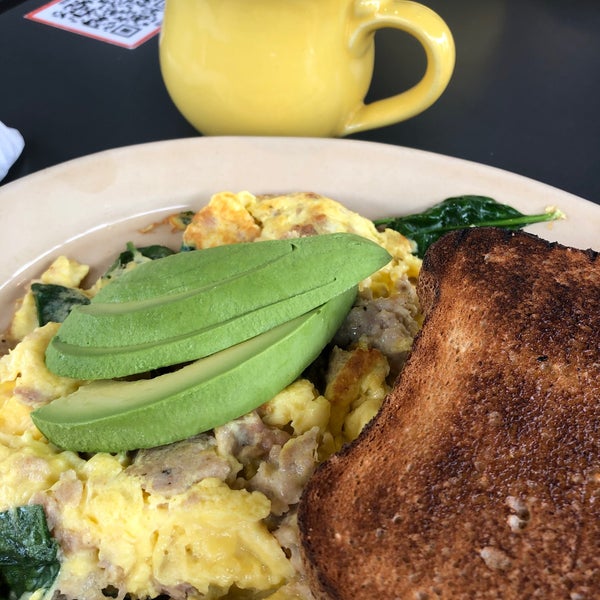 Photo taken at Snooze, an A.M. Eatery by Dianna M. on 6/21/2020