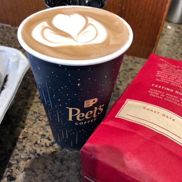 Photo taken at Peet&#39;s Coffee &amp; Tea by Dianna M. on 11/4/2018