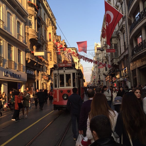 Photo taken at İstiklal Avenue by Engin B. on 11/13/2015
