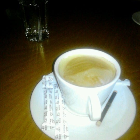 Foto tirada no(a) Cafe Harizma por Verim B. em 10/6/2012