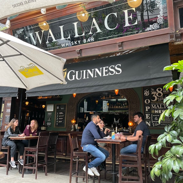 8/22/2021 tarihinde Damon S.ziyaretçi tarafından Wallace•Whisky Bar'de çekilen fotoğraf