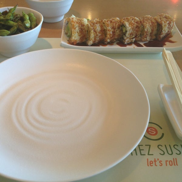 Foto tirada no(a) Chez Sushi (by sho cho) por Danielle P. em 4/12/2014
