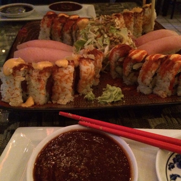 Photo taken at Happy Fish Sushi And Martini Bar by Sarai P. on 1/4/2014
