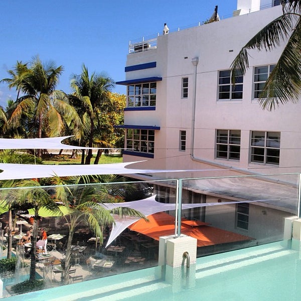 รูปภาพถ่ายที่ Hotel Breakwater South Beach โดย Oleg L. เมื่อ 4/17/2013