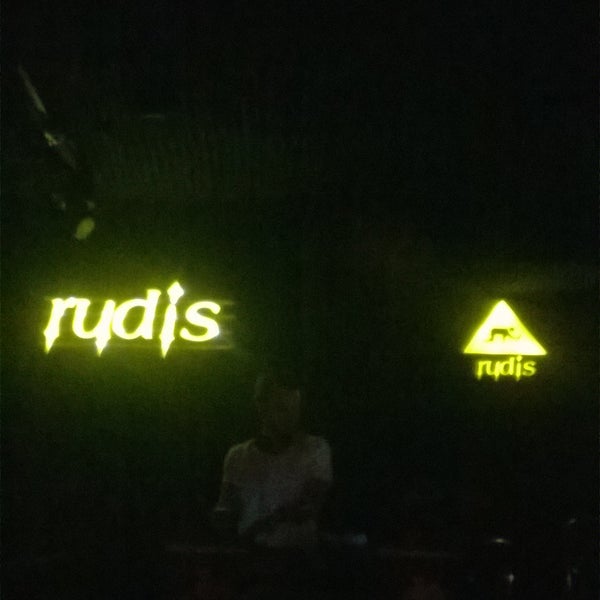 Photo prise au Rudis Bar par T@l@T le11/21/2015