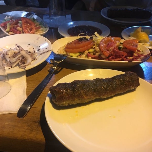 Photo taken at kol köfte tarihi Sofram Restaurant ( Fethi Baba&#39;nın Yeri) by Orhan K. on 6/30/2017