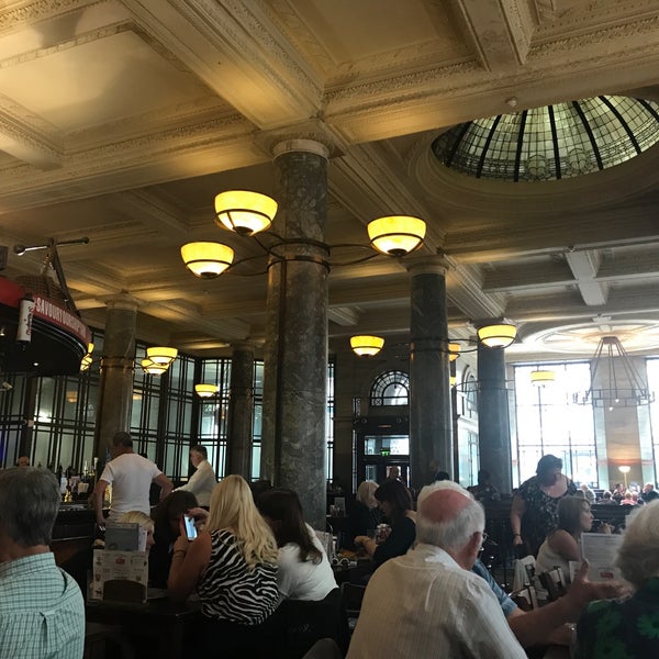 Das Foto wurde bei The Crosse Keys (Wetherspoon) von Navin I. am 5/21/2018 aufgenommen