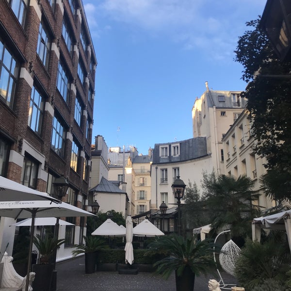 Foto diambil di Hôtel Les Jardins du Marais oleh Sebastian H. pada 10/12/2017