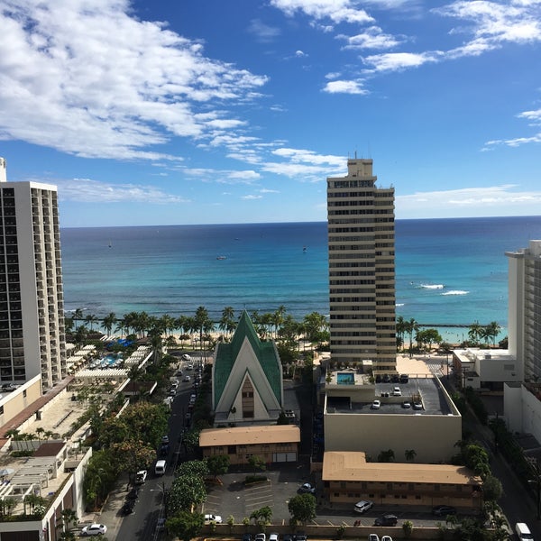 Снимок сделан в Hilton Waikiki Beach пользователем てってぃ 6/20/2018
