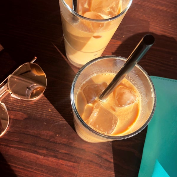 10/7/2018 tarihinde Deniz O.ziyaretçi tarafından Cartel Coffee &amp; Cocktails'de çekilen fotoğraf