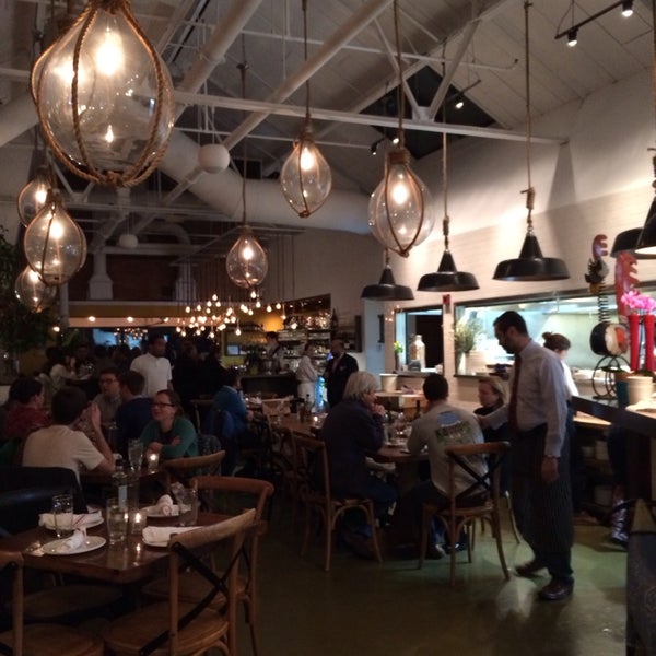 2/9/2014 tarihinde Tina R.ziyaretçi tarafından Kipos Greek Taverna'de çekilen fotoğraf