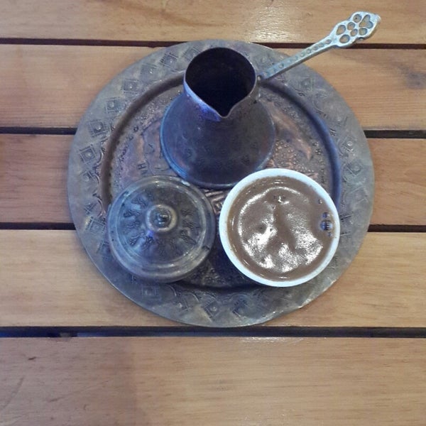 รูปภาพถ่ายที่ Nevizade Cafe &amp; Restaurant โดย Mavidiyebiri _. เมื่อ 12/9/2014