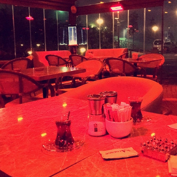 2/28/2016 tarihinde Mertadnanarslan .ziyaretçi tarafından A Lounge Nargile &amp; Restaurant'de çekilen fotoğraf