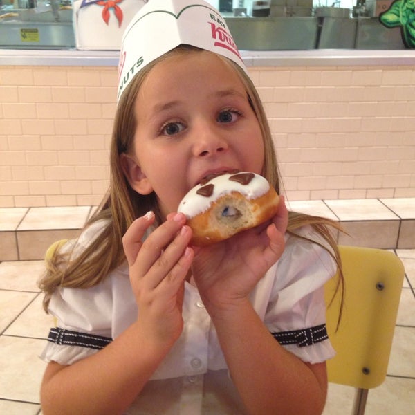 10/13/2014 tarihinde Eric W.ziyaretçi tarafından Krispy Kreme Doughnuts'de çekilen fotoğraf