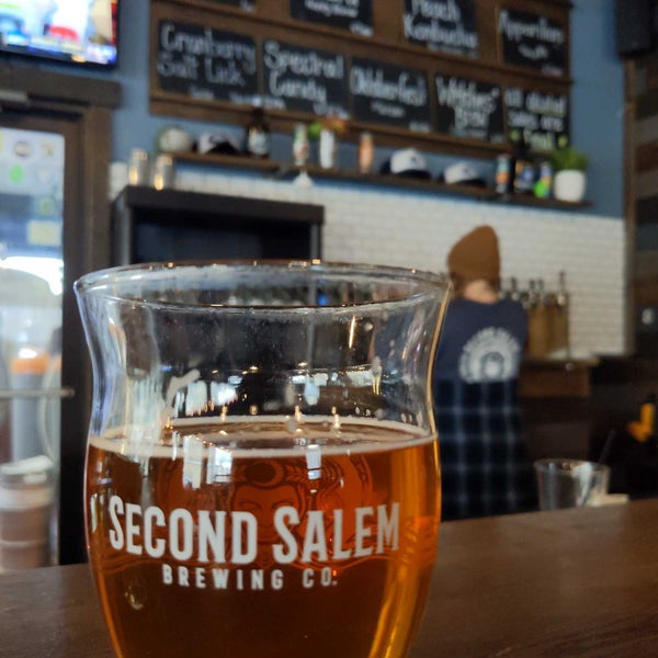 Foto tomada en Second Salem Brewing Company  por Julie M. el 11/11/2022