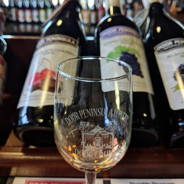 Das Foto wurde bei Door Peninsula Winery von Julie M. am 3/25/2018 aufgenommen