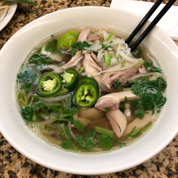 Вьетнамский суп с рисом. Фо ап. Рис с мидиями и овощами. Вьетнамский суп фо бо с говядиной. Фо бо шот ванг.