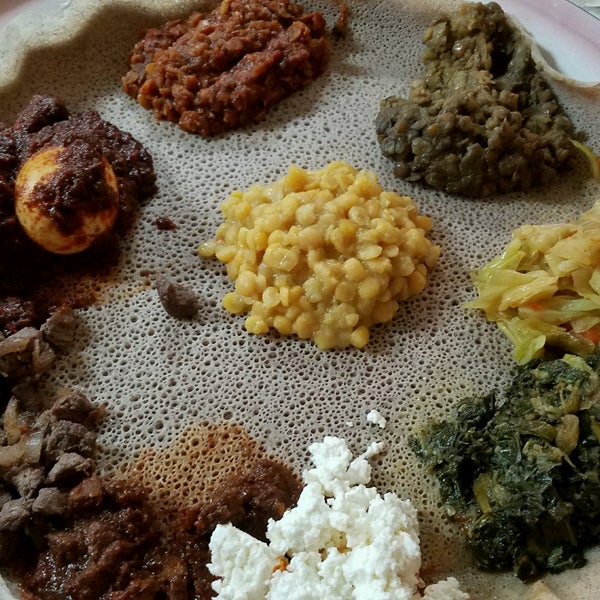 Снимок сделан в Zobel Ethiopian Restaurant пользователем Beverly Z. 10/1/2016