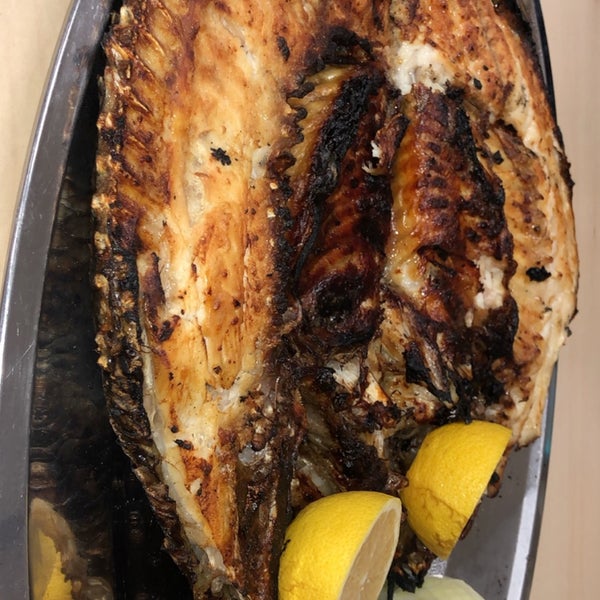รูปภาพถ่ายที่ Nahrain Fish &amp; Chicken Grill โดย 🧚🏽‍♂️♍️ เมื่อ 10/30/2019