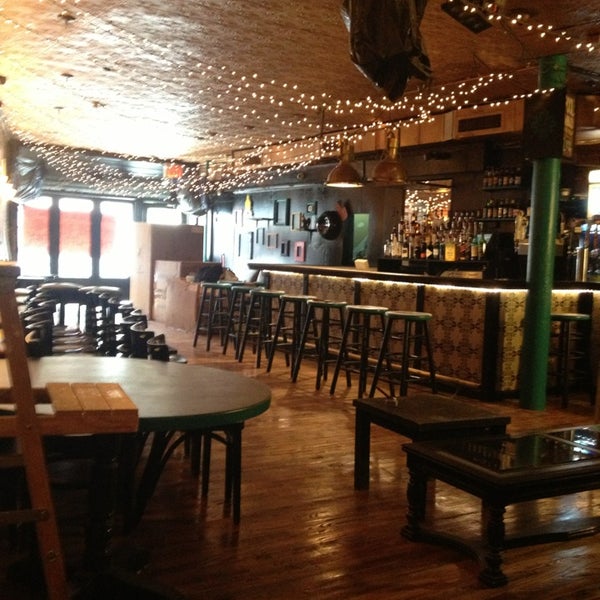 11/4/2013 tarihinde Marina A.ziyaretçi tarafından Bar Nine'de çekilen fotoğraf