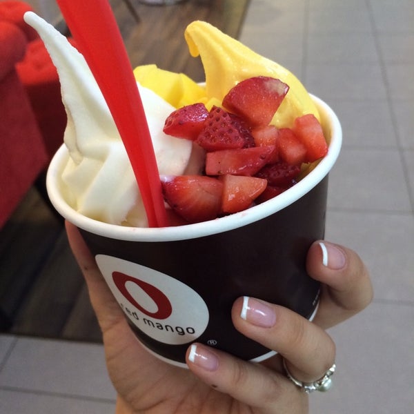 Photo taken at Red Mango by Анна А. on 5/31/2015