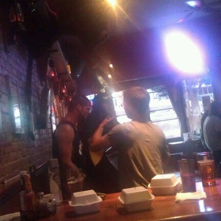 7/6/2012 tarihinde Catherine B.ziyaretçi tarafından Buffalo Pub and Grill'de çekilen fotoğraf