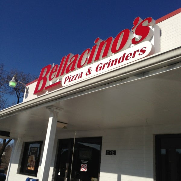 Photo taken at Bellacino&#39;s Pizza &amp; Grinders by Dolores F. on 3/9/2013
