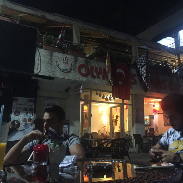 Das Foto wurde bei Olympos Teras Cafe von Kerim M. am 6/13/2016 aufgenommen