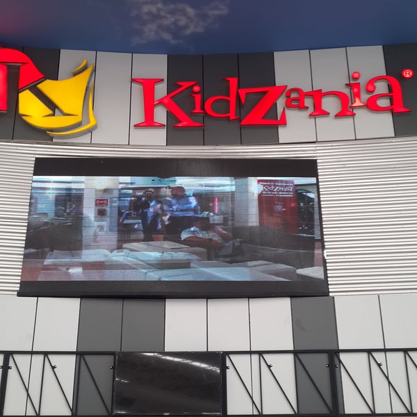 รูปภาพถ่ายที่ KidZania Monterrey โดย Cecy G. เมื่อ 8/2/2016