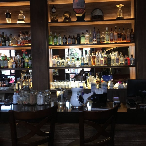 Photo taken at Dodo Café Cóctel Bar by Alfredo H. on 3/29/2018