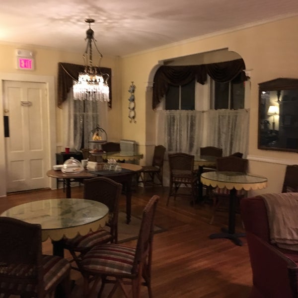 Oak Bluffs Inn Bed and Breakfast