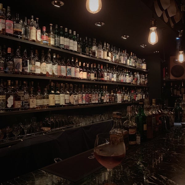 Барные стойки для бара. Bar c. Bar c. Итальянский ресторан у барной стойки. Bar c.