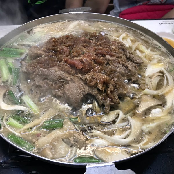 รูปภาพถ่ายที่ Hanwoori Korean Restaurant (한우리) โดย Heng Kit N. เมื่อ 11/30/2017