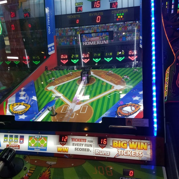 Photo taken at Dave &amp; Buster&#39;s by Jen P. on 7/6/2017