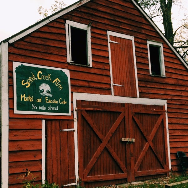 Das Foto wurde bei Sprout Creek Farm von Julia L. am 10/18/2014 aufgenommen