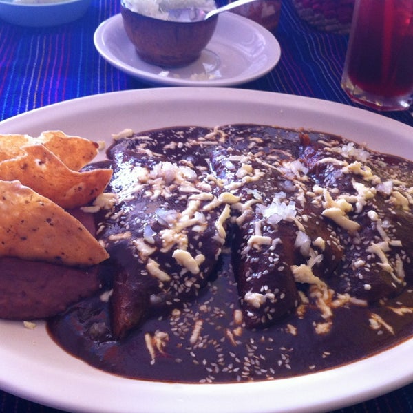 Photo prise au Totopos Restaurante Mexicano par Sandra P. le2/21/2013