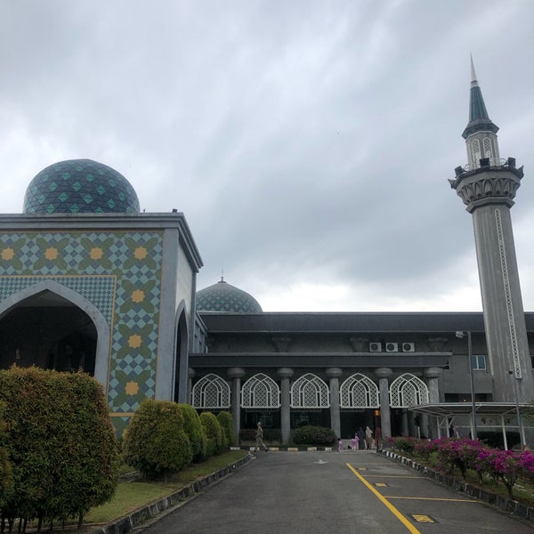 Photo taken at Masjid KLIA (Sultan Abdul Samad Mosque) by Nurfarah Afiqah on 7/7/2019
