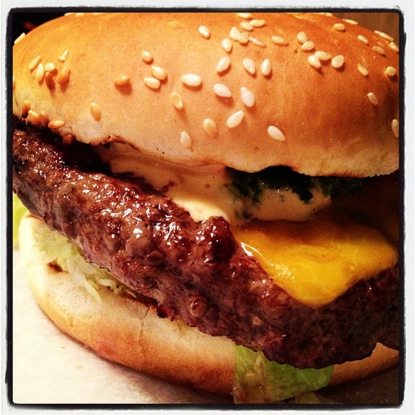 Снимок сделан в Joy Burger Bar пользователем Carmen C. 12/7/2012