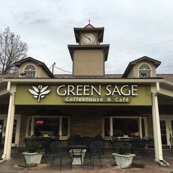 Foto tirada no(a) Green Sage Cafe por Johnny G. em 1/28/2016