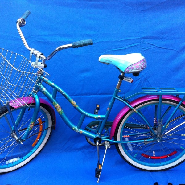Das Foto wurde bei Arts District Bike Rental von Arts District Bike Rental am 11/5/2013 aufgenommen
