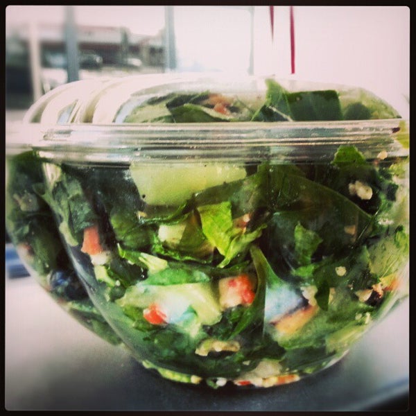 Das Foto wurde bei Fourleaf Chopped Salads von Heather B. am 1/2/2013 aufgenommen
