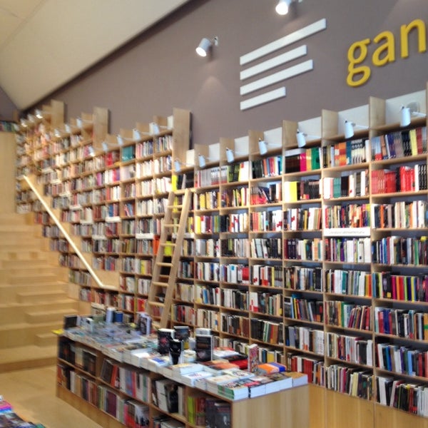 Foto tomada en Librería Gandhi  por Daniel M. el 1/15/2014