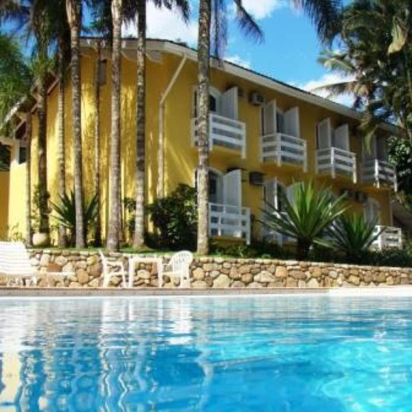 Hotel Canoa, uma bela piscina em frente aos apartamentos, Clinica de massagem Shiatsu Luiza Sato, serviço de praia cadeiras, guarda sol, translado da Marina do Hotel para praia de barco c/ marinheiro