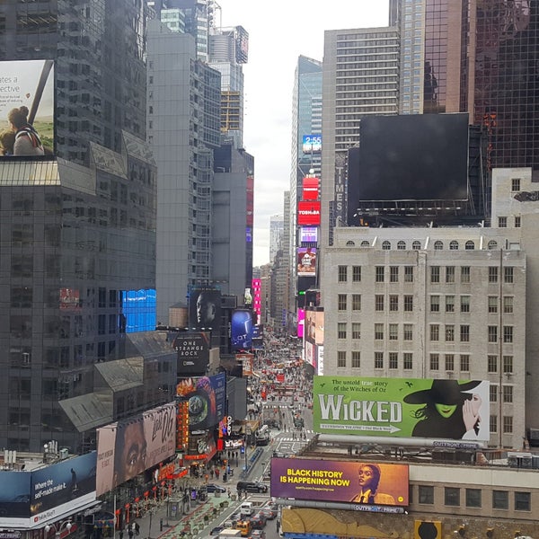 รูปภาพถ่ายที่ Novotel New York Times Square โดย Chang-Ho J. เมื่อ 4/17/2018