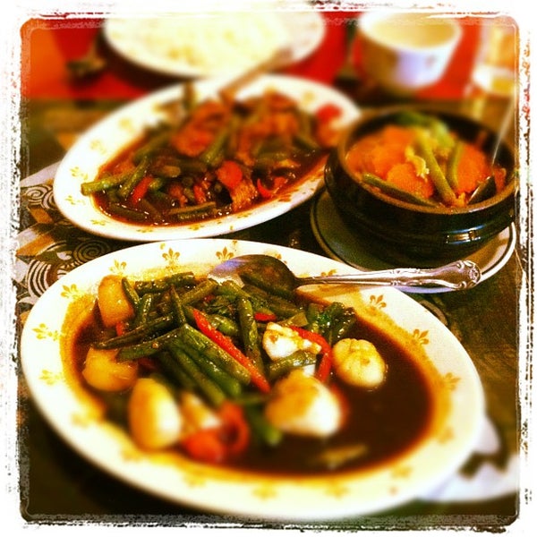 Photo taken at Ban Thai Restaurant by Melvin H. on 3/10/2012