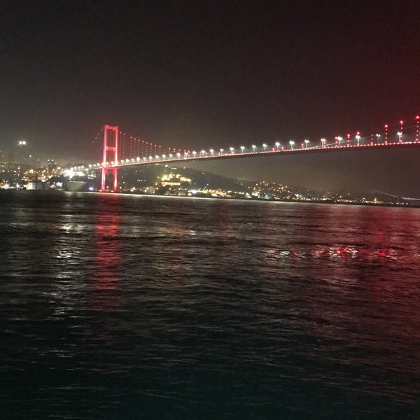 Das Foto wurde bei Bosporus-Brücke von Enes N. am 5/3/2017 aufgenommen