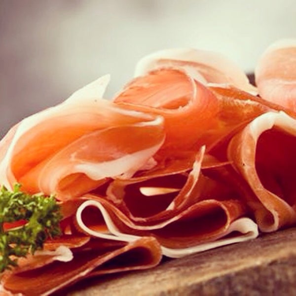 Primo lunedì di dicembre, nuova Piada del Mese, ispirazione le Marche, con particolare attenzione alla regione del Montefeltro. Piada Marchigiana con prosciutto di Carpegna e Casciotta d'Urbino