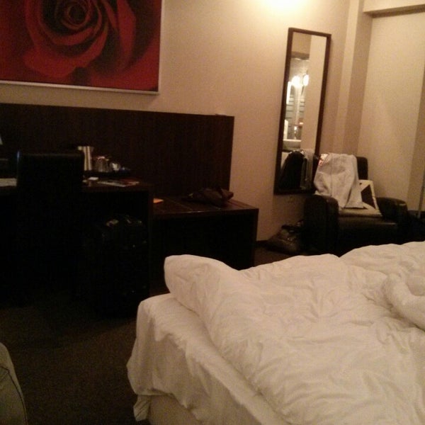 Das Foto wurde bei Carlton Hotel von Anna Y. am 11/6/2013 aufgenommen