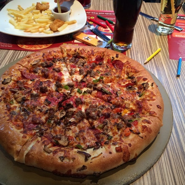 4/5/2014 tarihinde Erland B.ziyaretçi tarafından Pizza Hut'de çekilen fotoğraf