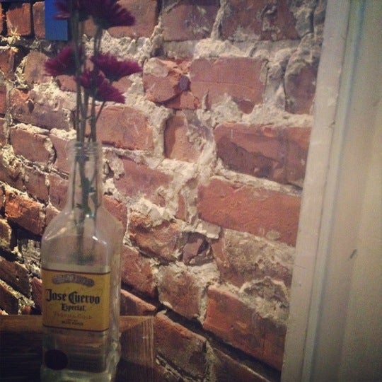 10/27/2012 tarihinde Natalie D.ziyaretçi tarafından The Tequila House'de çekilen fotoğraf